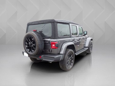 Used 2022 Jeep Wrangler Unlimited Sahara w/ Cold Weather Group AWD/4WD image 5