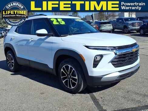 Used 2025 Chevrolet TrailBlazer LT AWD/4WD image 1