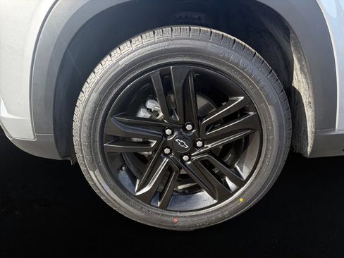 Certified 2025 Chevrolet Trax ACTIV w/ Driver Confidence Package FWD image 9