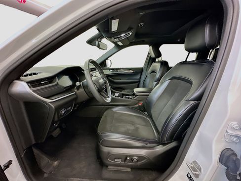 Used 2023 Jeep Grand Cherokee Altitude image 13