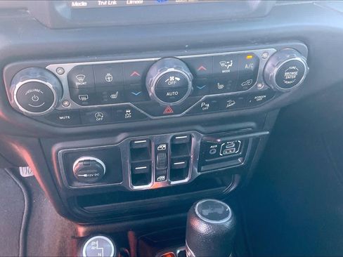 Used 2021 Jeep Wrangler Unlimited Sahara AWD/4WD image 35