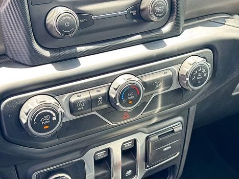 Used 2019 Jeep Wrangler Sport AWD/4WD image 16