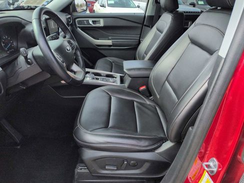 Used 2023 Ford Explorer XLT w/ Equipment Group 202A AWD/4WD image 16