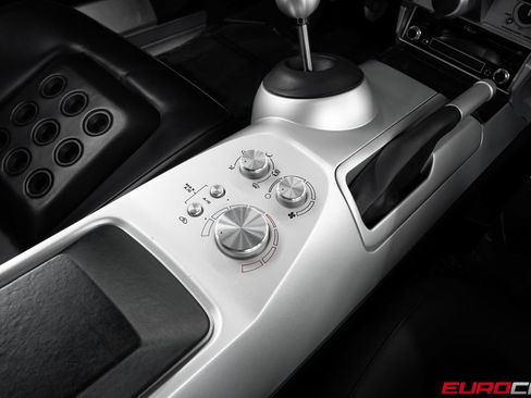 Used 2006 Ford GT RWD image 34
