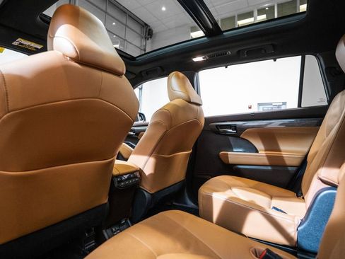 Certified 2021 Toyota Highlander Platinum image 14