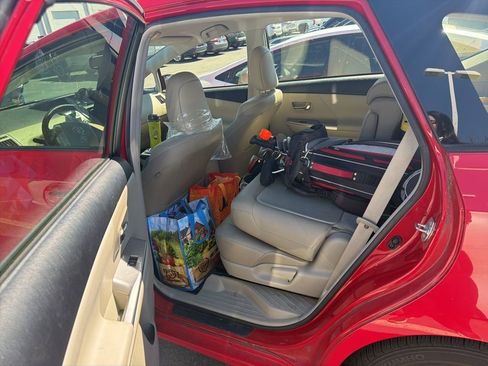 Used 2015 Toyota Prius V Five image 15