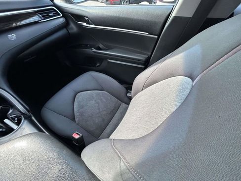 Used 2018 Toyota Camry LE FWD image 14