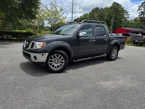 Used 2011 Nissan Frontier SL RWD image 30