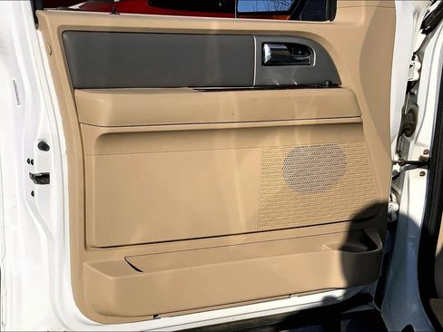 Used 2013 Ford Expedition XLT image 22