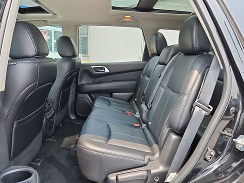Used 2017 Nissan Pathfinder Platinum w/ Midnight Edition Package FWD image 10