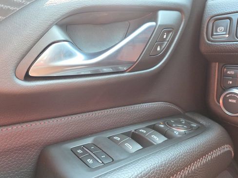 Used 2023 GMC Yukon Denali AWD/4WD image 11