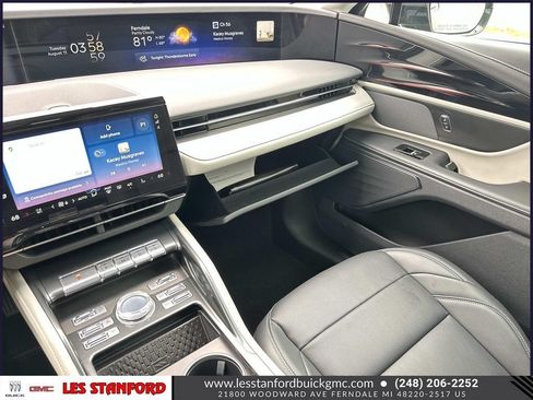 Used 2024 Lincoln Nautilus Premier AWD/4WD image 34