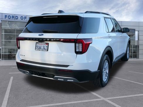 Used 2025 Ford Explorer Active w/ Active Comfort Package image 4