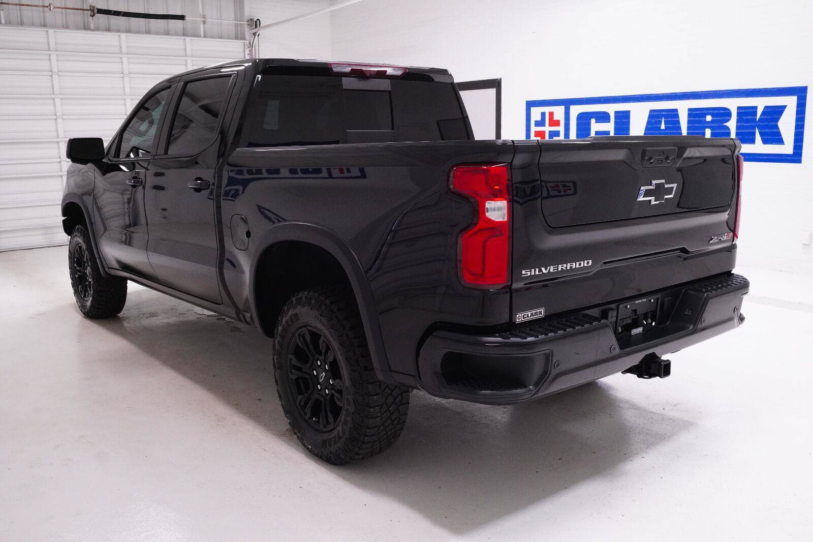 Used 2025 Chevrolet Silverado 1500 ZR2 w/ Technology Package AWD/4WD image 38