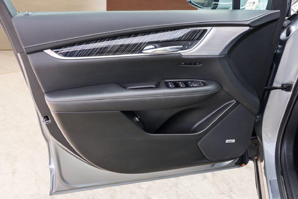 Certified 2025 Cadillac XT6 Premium Luxury FWD image 25