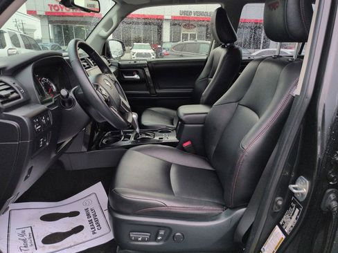 Used 2023 Toyota 4Runner TRD Off-Road Premium w/ Moonroof Package AWD/4WD image 9