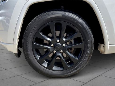 Used 2019 Jeep Grand Cherokee Altitude image 11