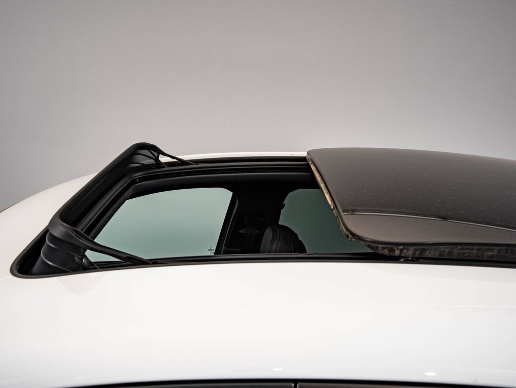 Certified 2026 Porsche Macan AWD/4WD image 21