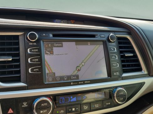 Used 2018 Toyota Highlander XLE FWD image 19