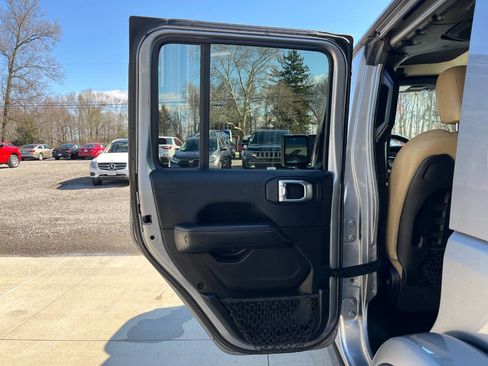 Used 2018 Jeep Wrangler Unlimited Rubicon AWD/4WD image 16