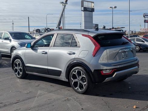Used 2023 Kia Niro SX Touring image 6