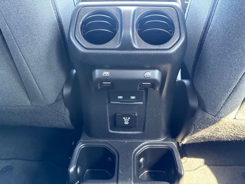 Used 2025 Jeep Wrangler Unlimited Sahara AWD/4WD image 28