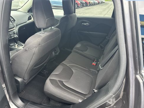 Used 2015 Jeep Cherokee Latitude AWD/4WD image 7