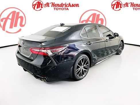Used 2021 Toyota Camry SE image 3