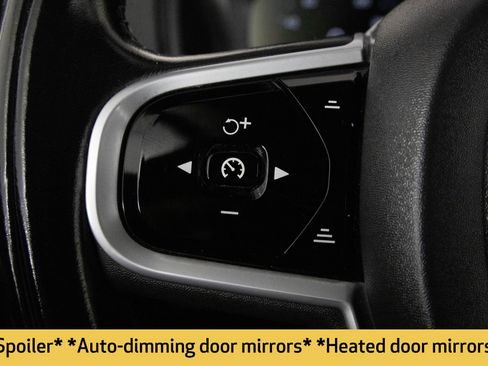 Used 2021 Volvo XC90 T6 Momentum w/ Protection Package image 31