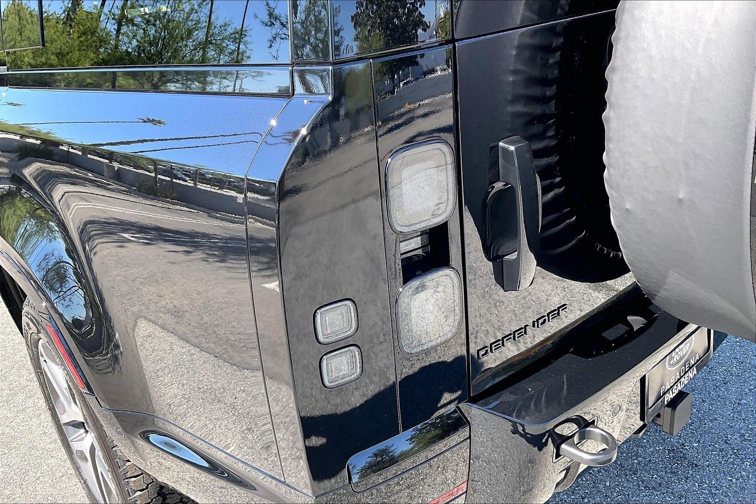New 2026 Land Rover Defender 130 X-Dynamic SE AWD/4WD image 8