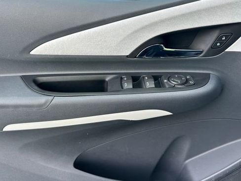 Used 2017 Chevrolet Bolt Premier w/ Driver Confidence II Package image 12