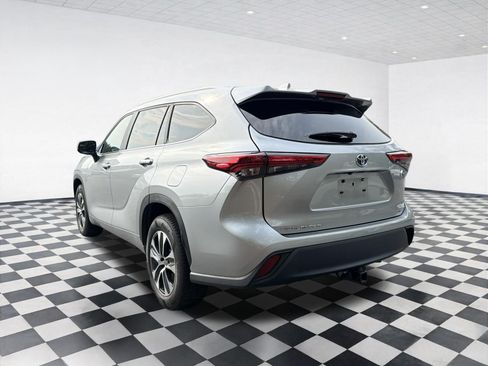 Used 2023 Toyota Highlander XLE FWD image 6
