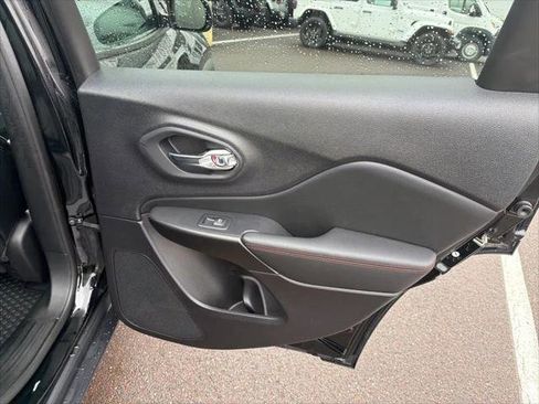 Certified 2022 Jeep Cherokee Trailhawk w/ Trailer Tow Group image 9