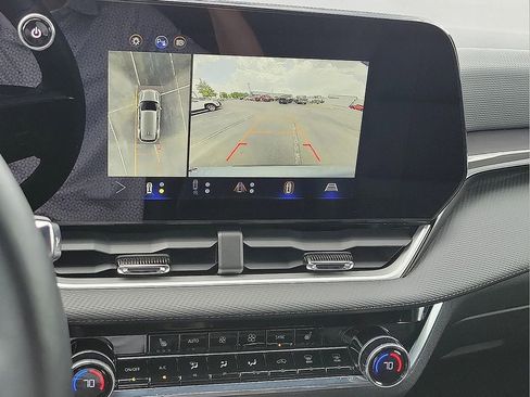 Used 2025 Chevrolet Equinox LT w/ Convenience Package II image 16