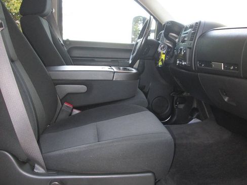 Used 2011 Chevrolet Silverado 2500 LT w/ Interior Plus Package AWD/4WD image 21