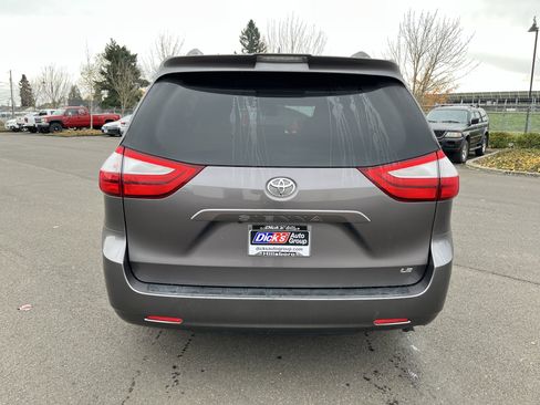 Used 2019 Toyota Sienna LE image 4