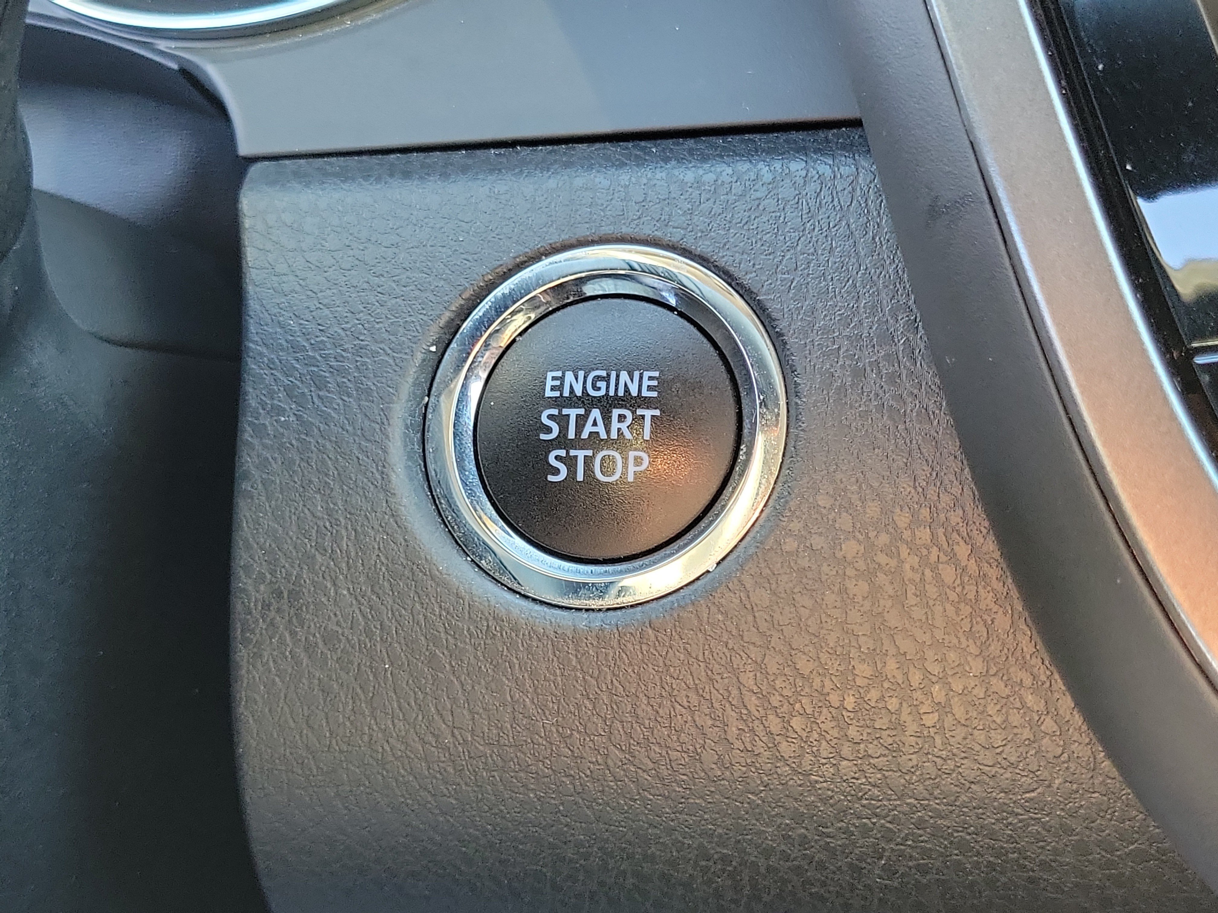 Used 2020 Toyota Camry SE w/ Convenience Package FWD image 28