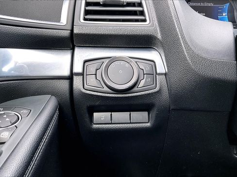 Used 2018 Ford Explorer Limited FWD image 36