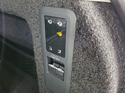 New 2025 Land Rover Range Rover SE image 31