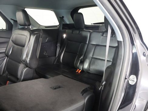 Used 2021 Ford Explorer XLT w/ Equipment Group 202A AWD/4WD image 33