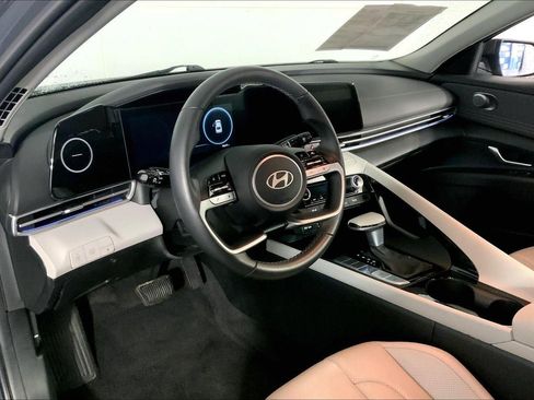 Used 2025 Hyundai Elantra Limited image 14