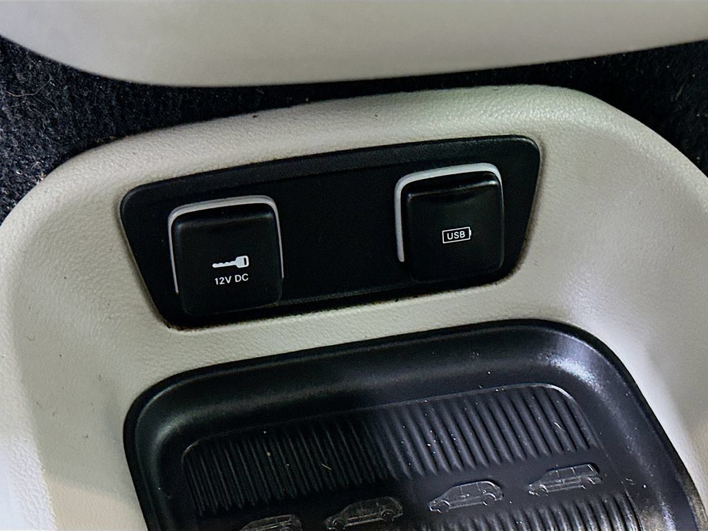 Used 2018 Chrysler Pacifica Touring-L w/ Premium Audio Group FWD image 33
