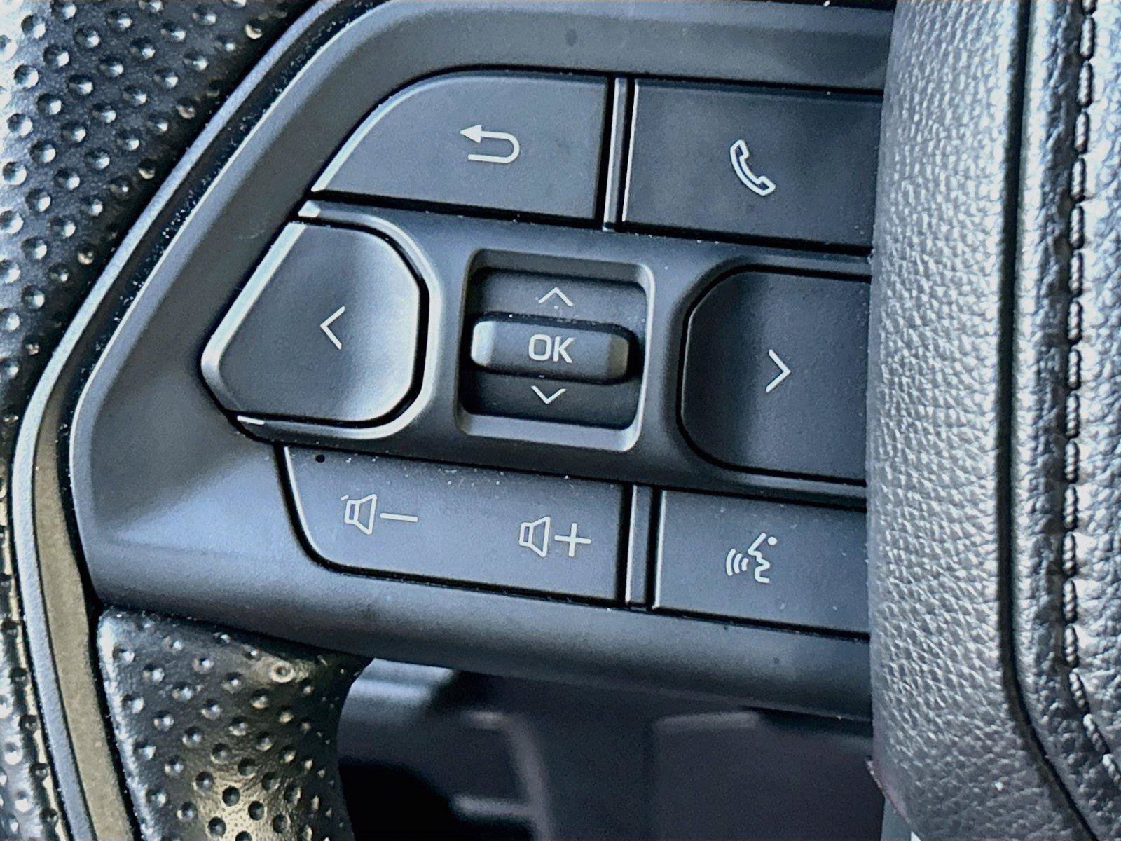 Used 2025 Toyota Tacoma SR5 AWD/4WD image 36