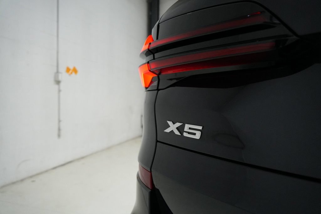 Used 2024 BMW X5 xDrive40i w/ M Sport Package AWD/4WD image 16