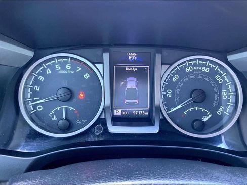 Used 2019 Toyota Tacoma SR5 AWD/4WD image 22