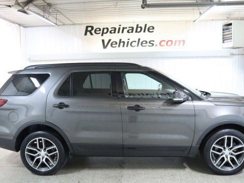 Used 2017 Ford Explorer Sport image 4