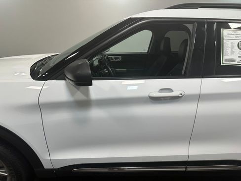 Used 2022 Ford Explorer XLT image 50