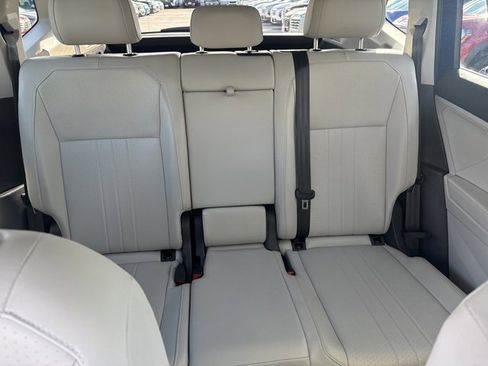 Used 2024 Volkswagen Tiguan SE image 27