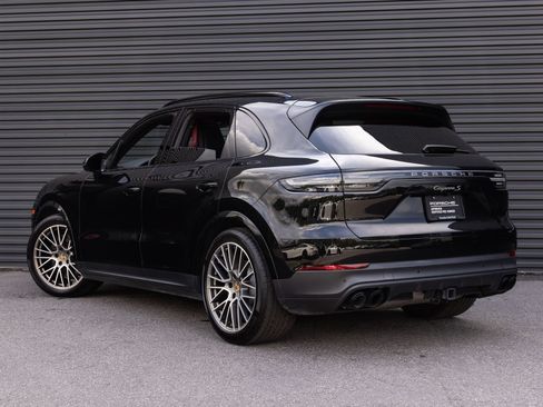 Certified 2023 Porsche Cayenne S Platinum AWD/4WD image 3