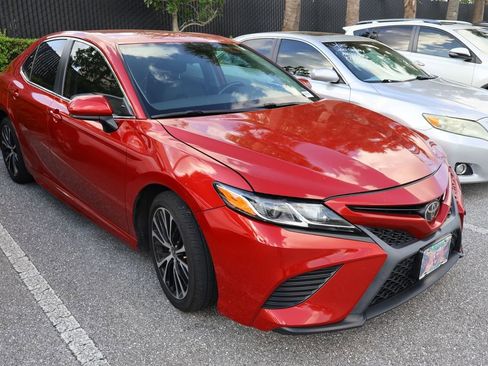Used 2020 Toyota Camry SE image 6